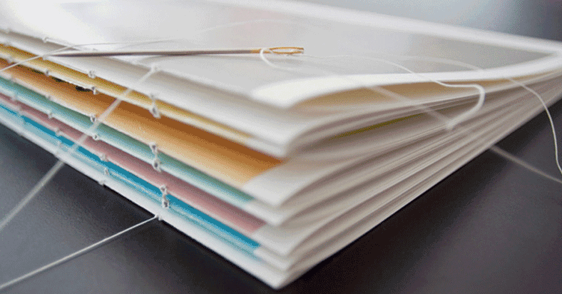 頁數(shù)較多的企業(yè)畫冊印刷品適用鎖線膠裝  第1張